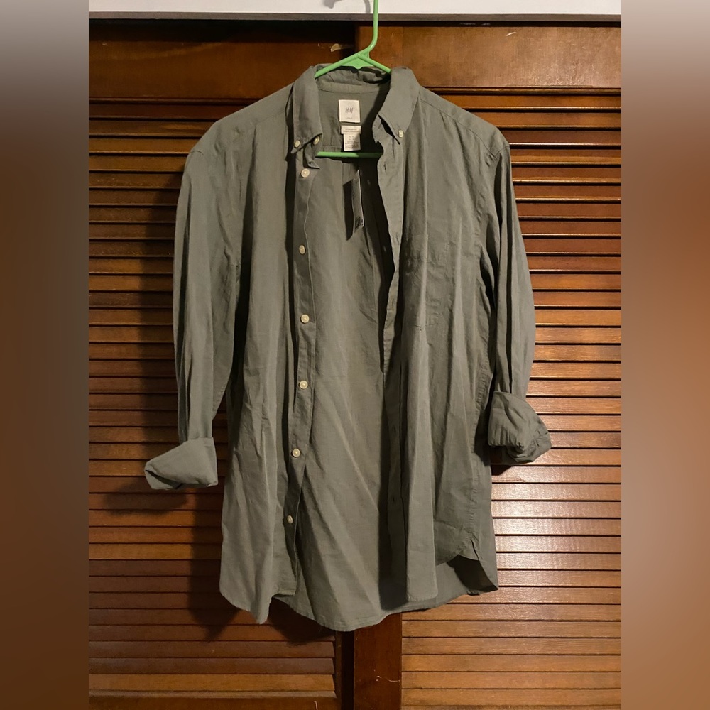 H&M button up shirt